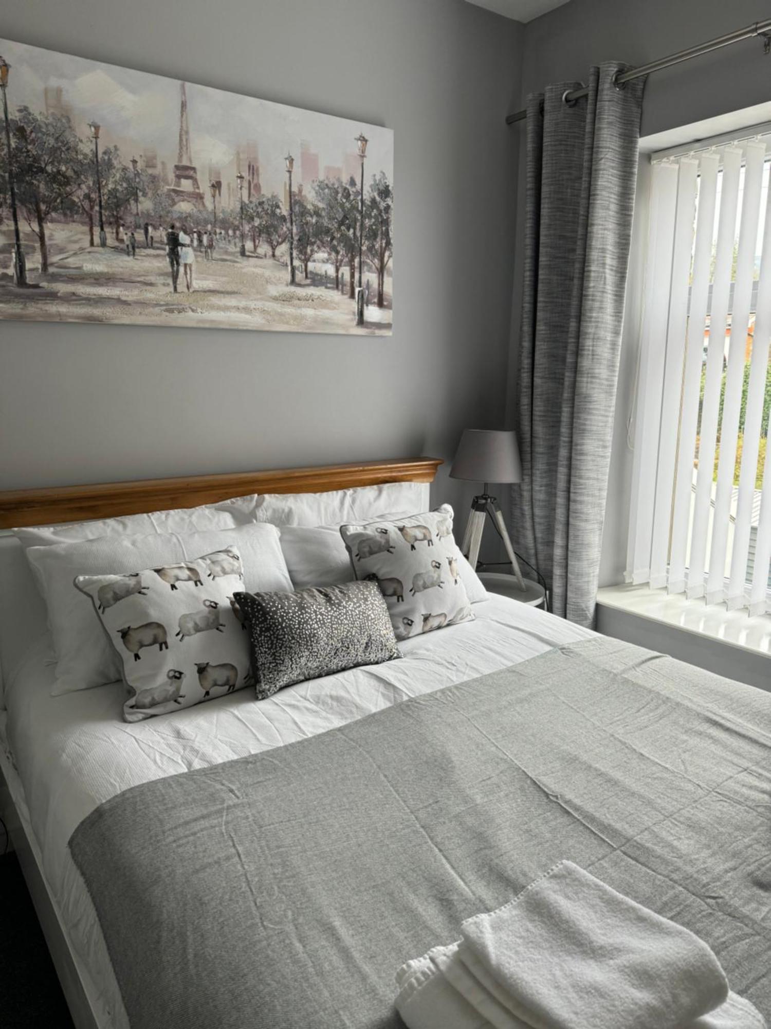 Modern, Spacious And Central Location Aberdare Exterior photo
